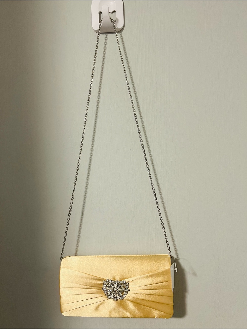 🆕 Elegant Gold Satin Evening Clutch with Crystal Brooch